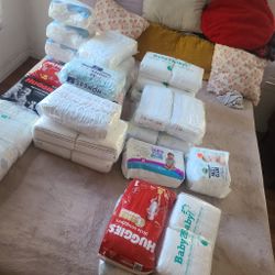 Diapers Pañales Del Número 1 Y 2 Y 3 Y 4 O Diferentes Marcas Como Esta En Las Fotos  Son 146 #1   341 #2  384 #3  204 #4  TOTAL 1075 PIEZAS  $90