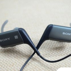 Sony Active Sports Bluetooth Wireless headphones headset. Super Bass w/ microphones