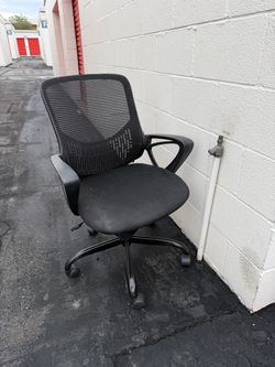 FREE Black Mesh Office Chair with Armrests