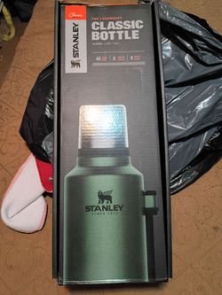 KEEP IT HOT OR COLD: Our Stanley Classic Vacuum Bottle is made with superior insulation that keeps liquids (soup, coffee, tea) hot or cold drinks cool