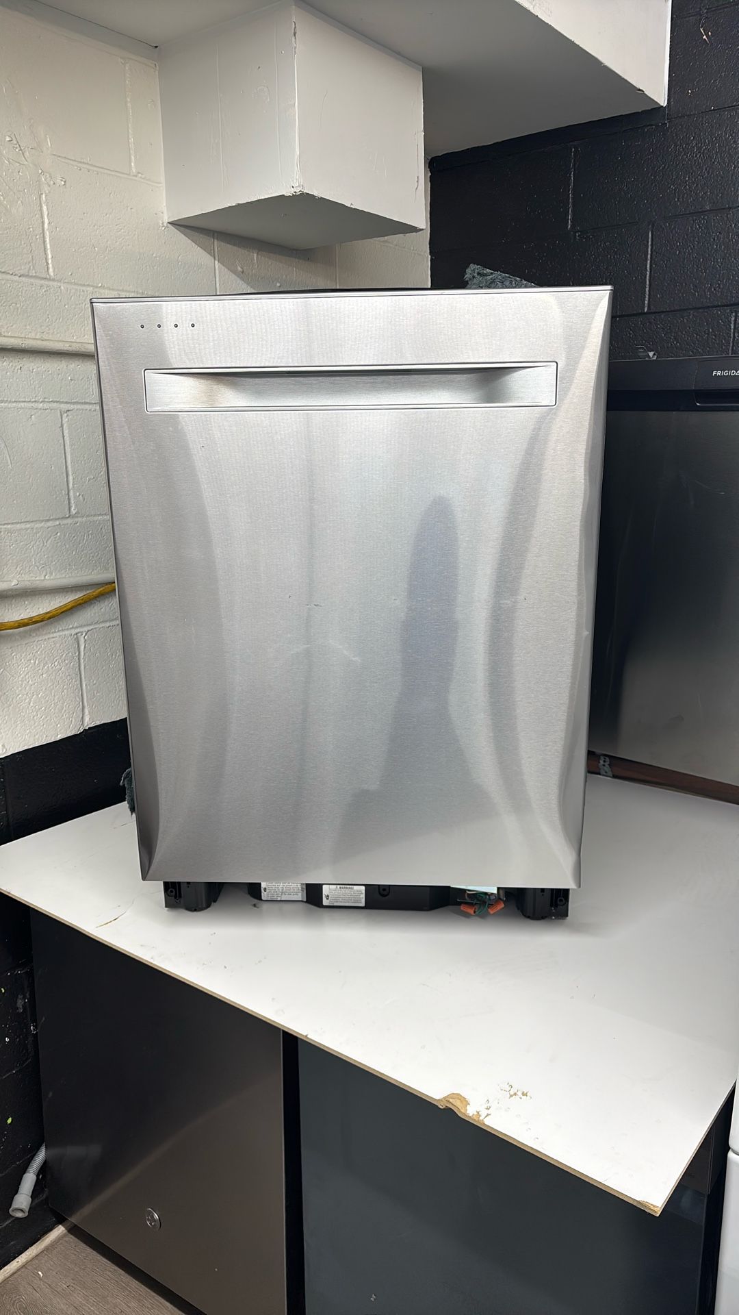 Midea Dishwasher (Built In) With Third Rack