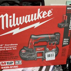 Milwaukee M12 Cordless sub compact band saw kit