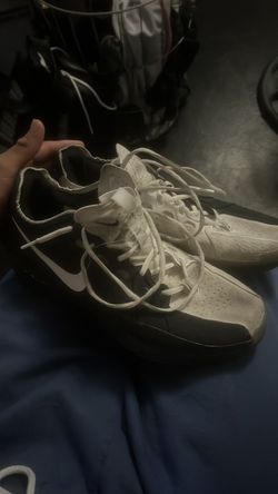 Basketball shoes