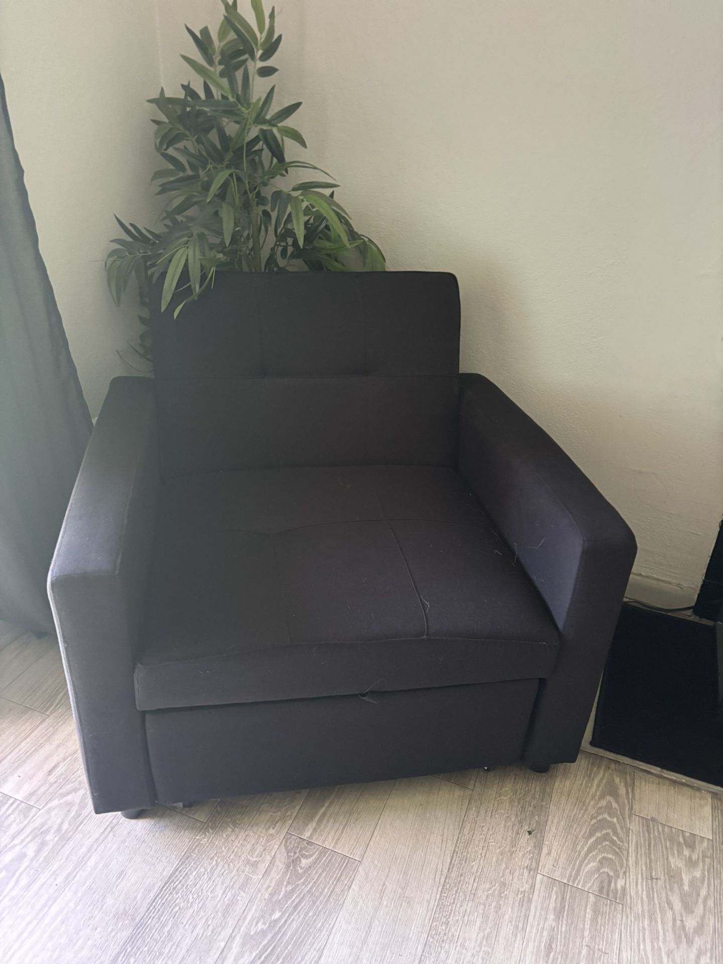 Black Armchair ( Pullout bed)