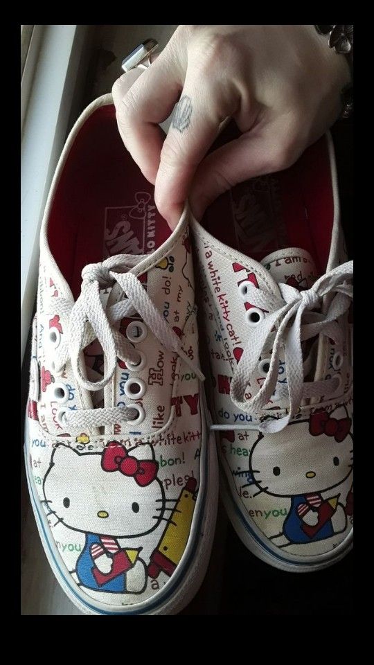 Van's Hello Kitty womans