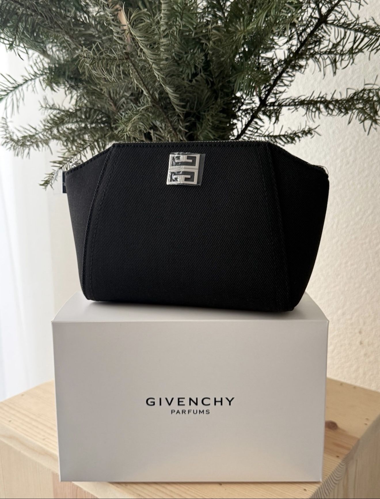 GIVENCHY MAKE UP BAG