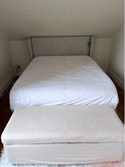Queen bedroom set up