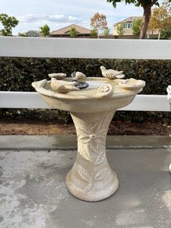 Outdoor Bird Bath Fountain with Bird Sculptures