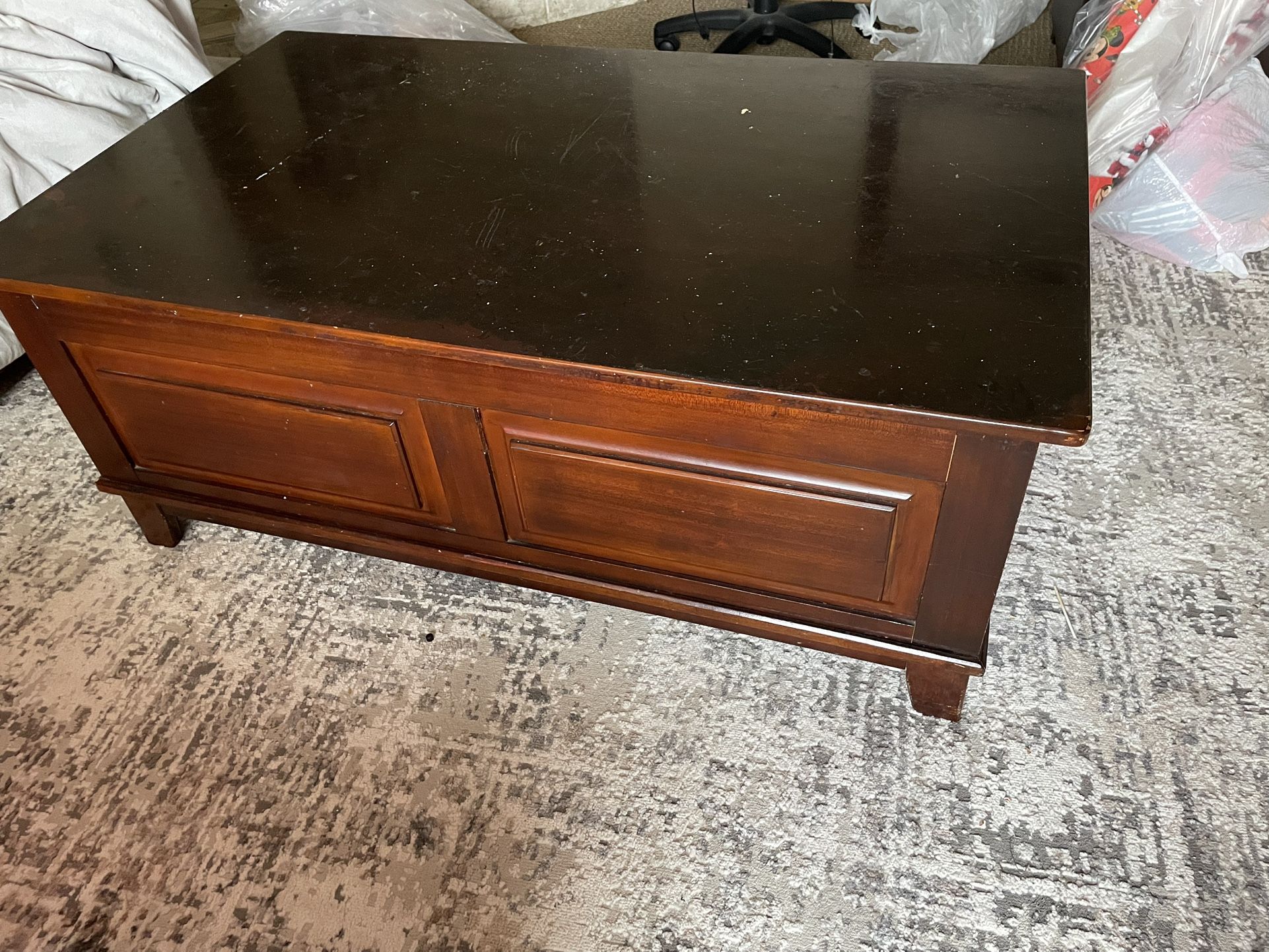 Lift Top Coffee Table $60