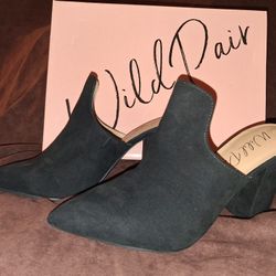  Size 8 1/2 Wild Pair Women's Shoes Clogs/Mule New