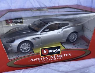 RARE MINT UNOPENED - Bburago Aston Martin V12 Vanquish Diamond Series