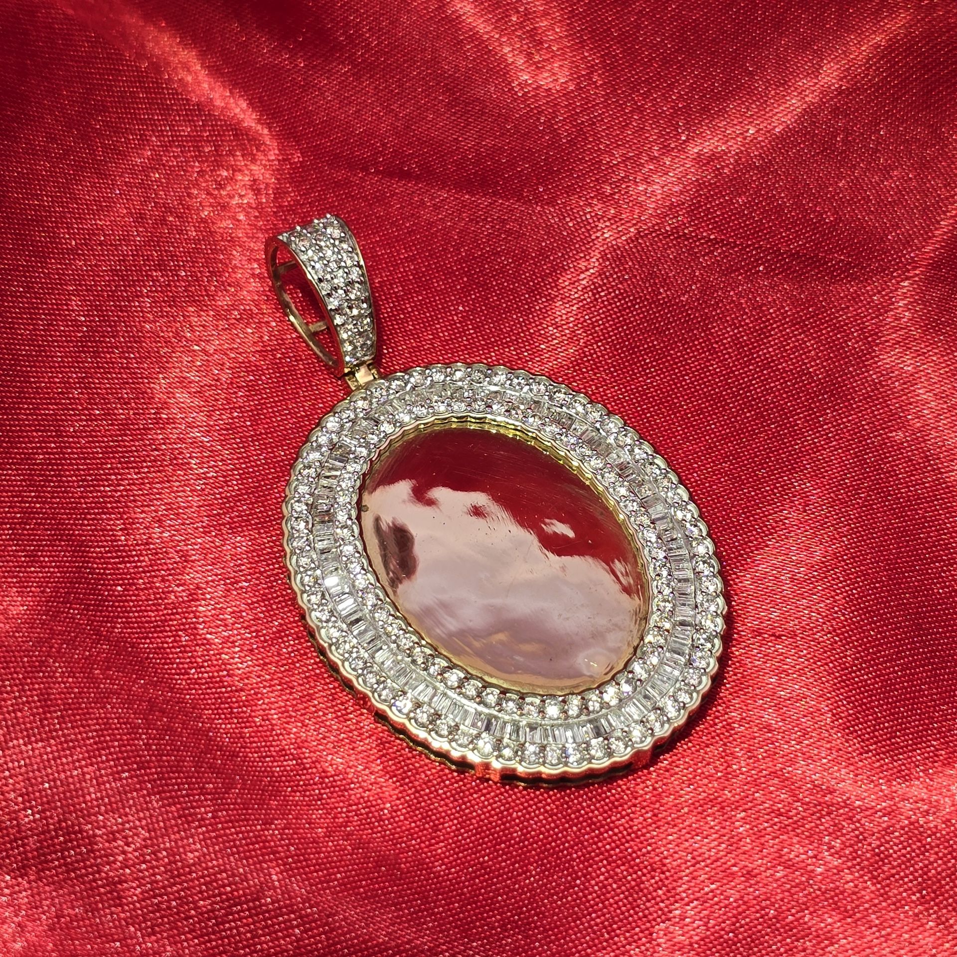 10k Yellow Gold Diamond Oval Memory Pendant 3.0 ctw