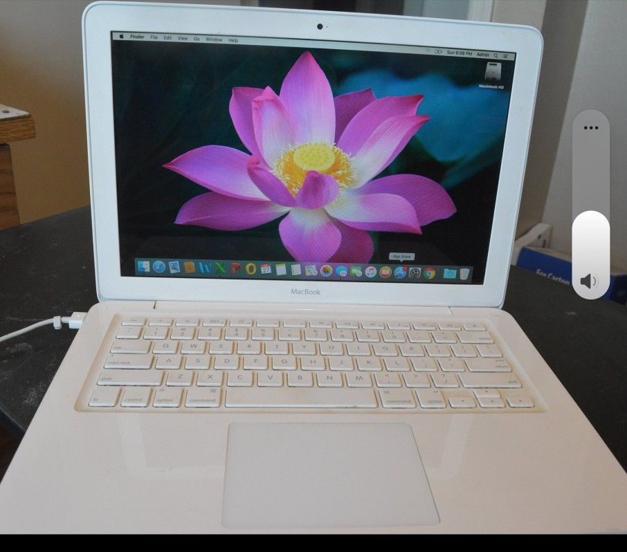 MacBook OS Sierra Version 10.12.6,
13” Monitor