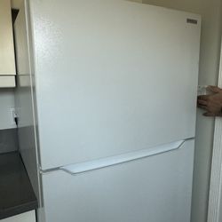 refrigerator 