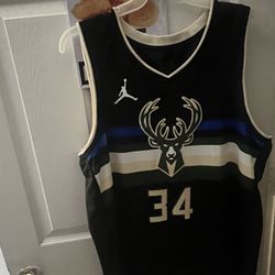 Giannis Jersey SIZE: XL