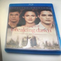 The Twilight Saga: Breaking Dawn part 1 (Blu-ray) (Summit Entertainment) (PG-13)