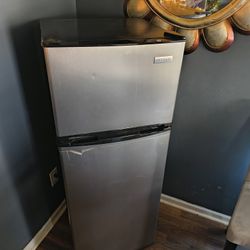 Mini Frigidaire Refrigerator 