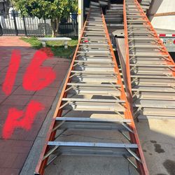 Escalera de 16 pies de fibra de vidrio doble subida casi nuevas