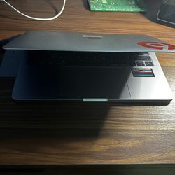 Macbook Pro 2019  13 Inch with Touch bar. (Quad Core Pro, 128 Gb )+ Magic Mouse