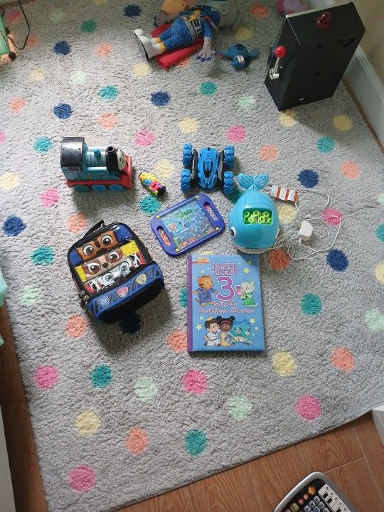 7 Parcel Kids Mostly Unused Lunch - Vackpack, Whale Bubble Maker, Daniel Tiger New Book, & Trick Terrain Car, Thomas The Train LG,PARCEL ONLY $20