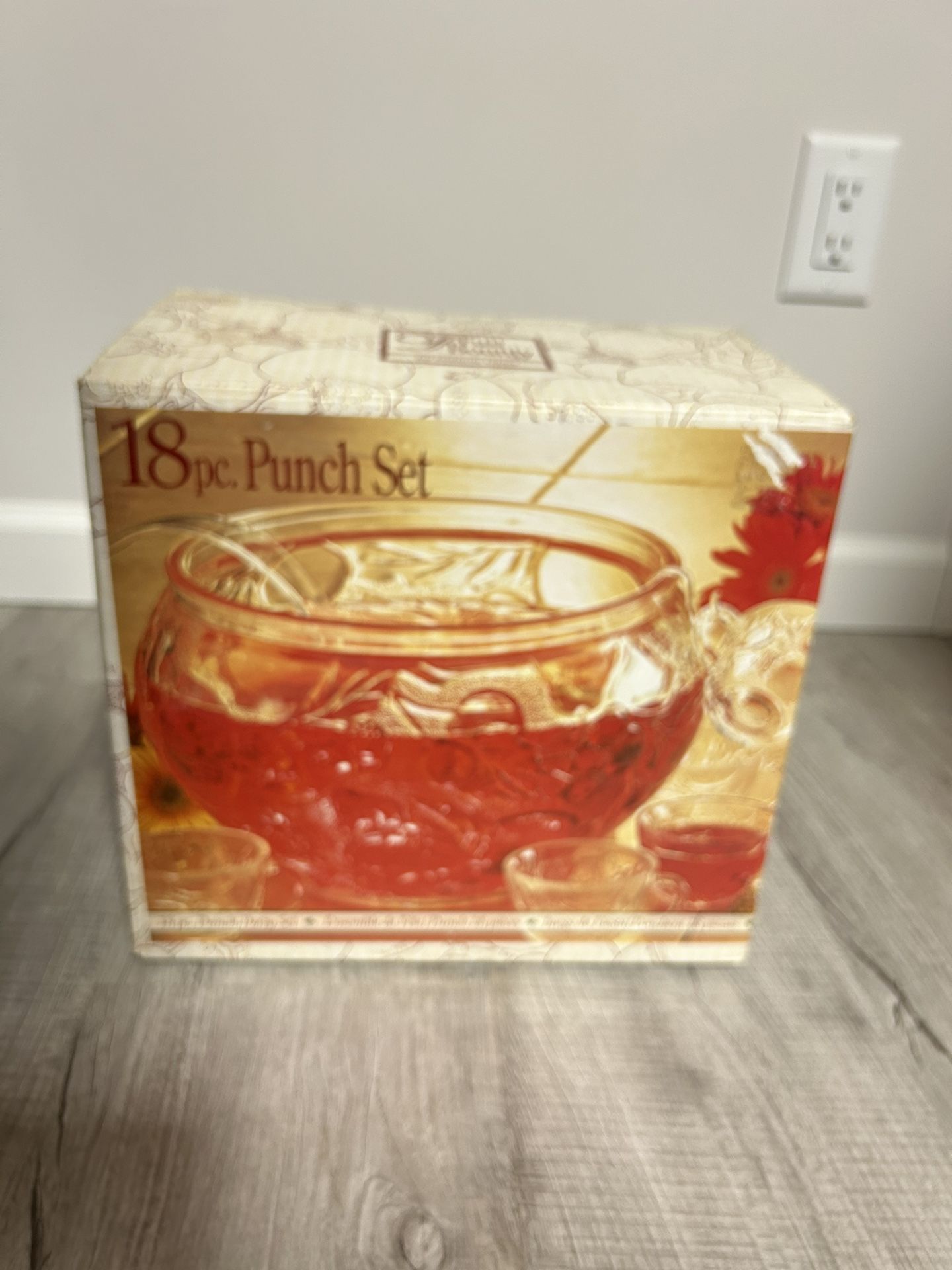 BRAND NEW PUNCH BOWL and CUPS (Open Box)