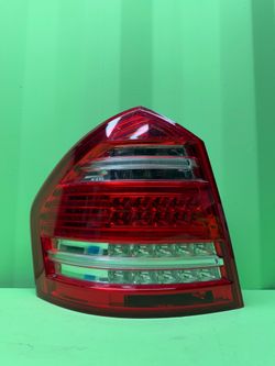 2010 2011 2012 Mercedes-Benz GL450 GL550 Left Driver Side Tail Light OEM A1648203564