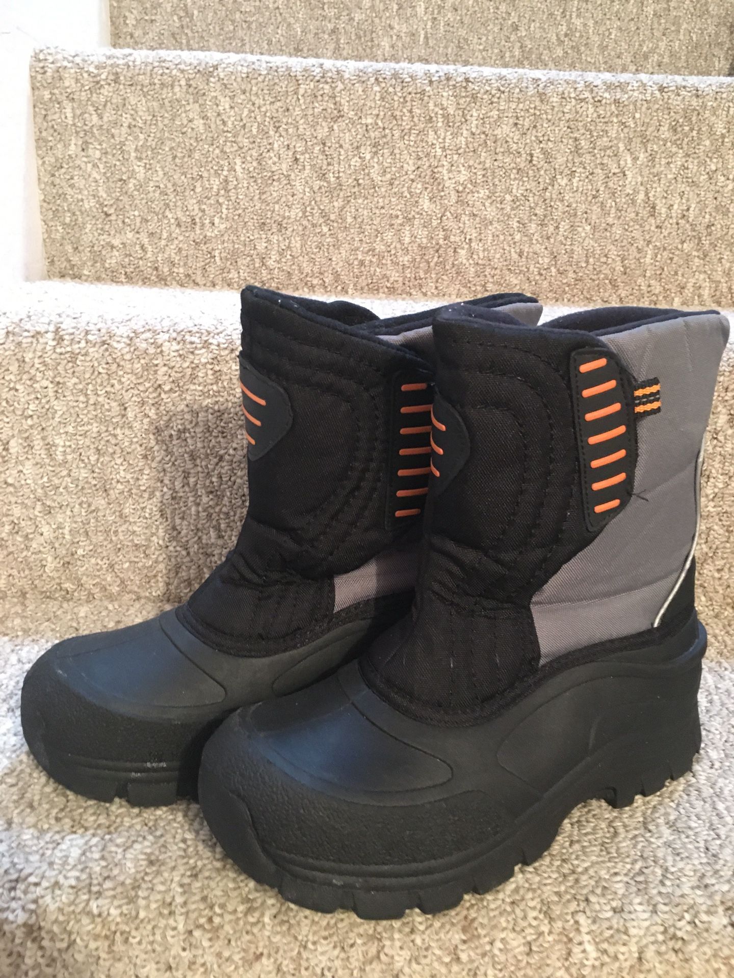 Snow boots, adult/big kid size 5