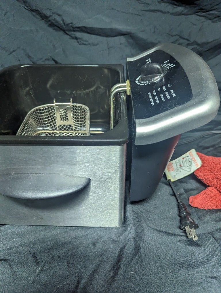 Farberware Deep Fryer AR72716 for Sale in Moreno Valley, CA OfferUp