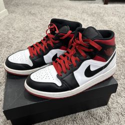 Jordan 1 Mid Gym Red Black Toe