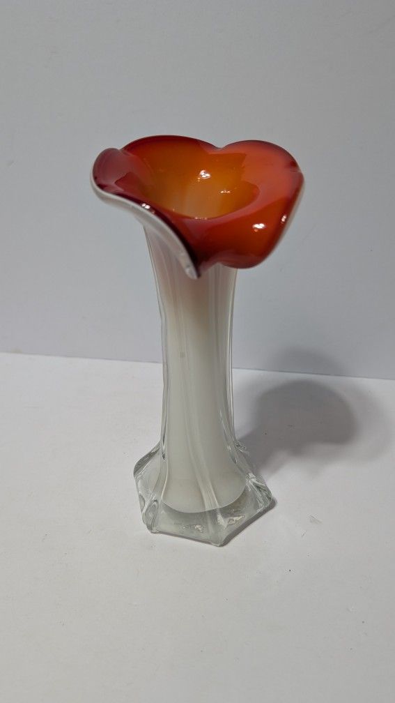8" Jack-In-The-Pulpit Vase in Italian Art Glass – Red & White Trumpet Lily Design
