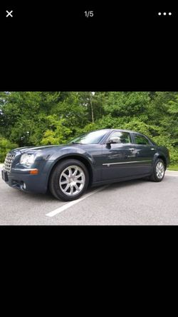 Chrysler 300 clean title,run and drive!!