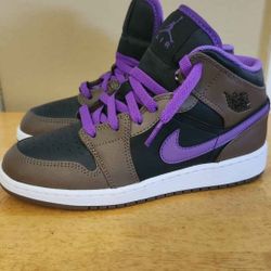 Jordans 1 Mid 
