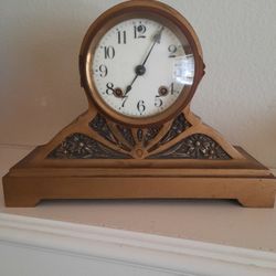 Shelf Clock With Key To Wind
