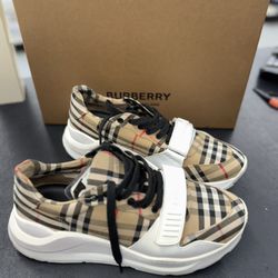 BURBERRY SNEAKERS SIZE 10