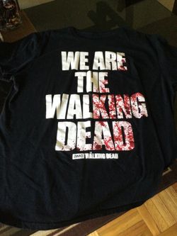 Large mens walking dead tshirt