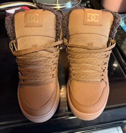 DC Shoes size 9