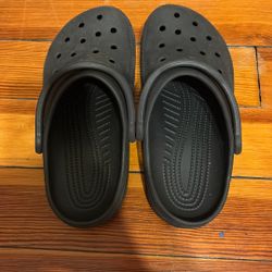 crocs size 4.5 asking for 20