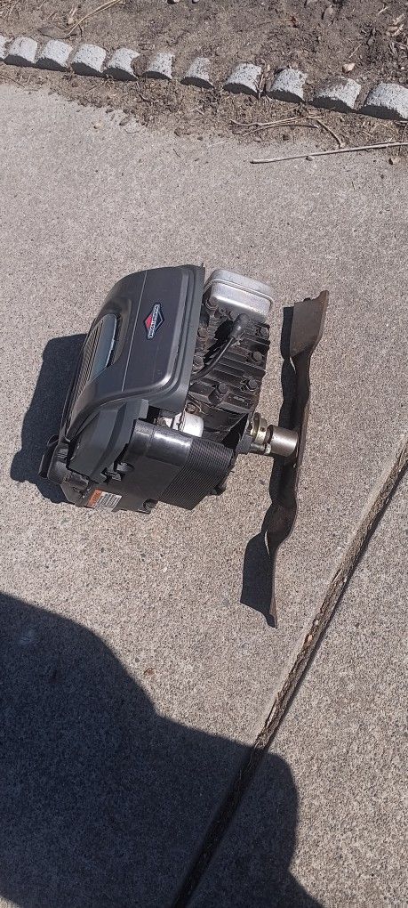 Briggs & Stratton Lawn Mower Engine 7 Horsepower