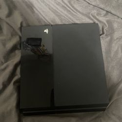 ps4 ( trying to get rid of fast so lmk)