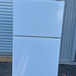 Amana refrigerator in excellent condition🧊