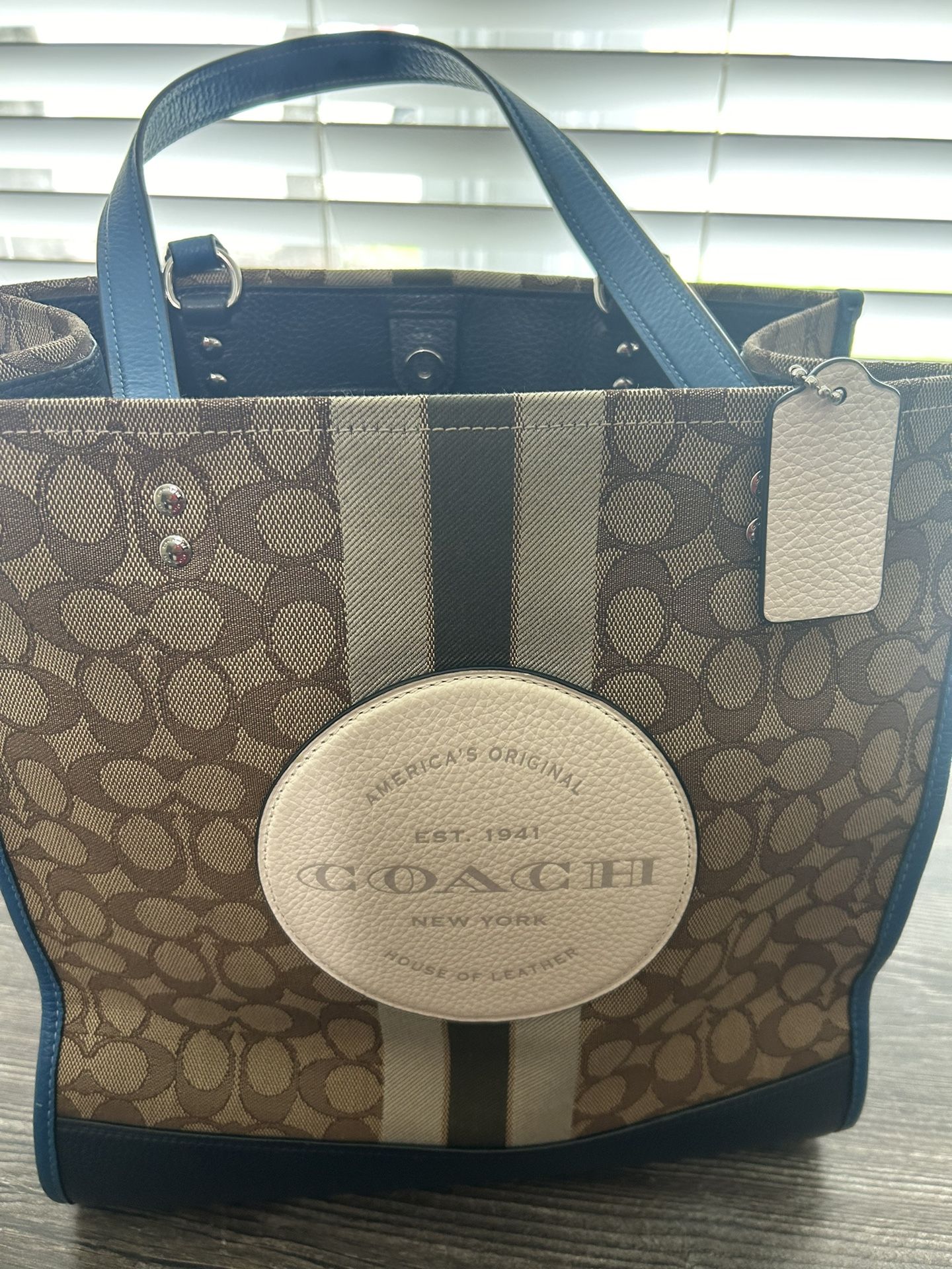 COACH DESIGNER HANDBAG!!!