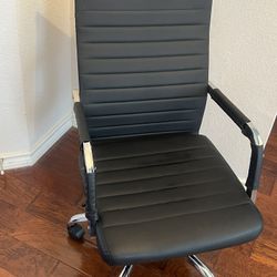 A like new of computer chair 