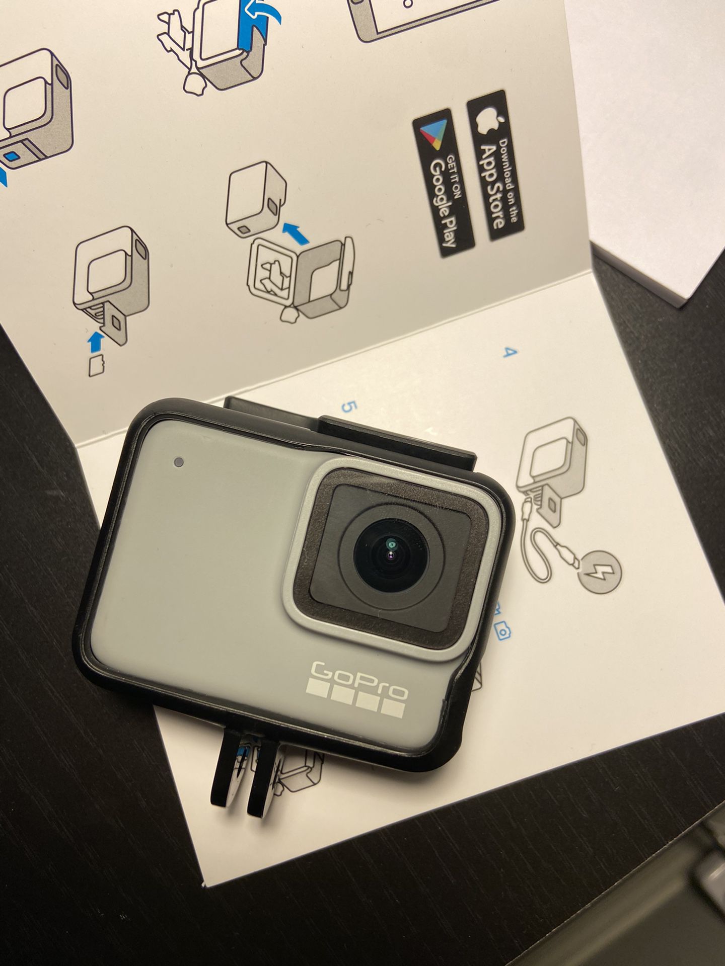 (NEVER USED) GoPro Hero 7 White Waterproof Action camera With accessories. (1080p)