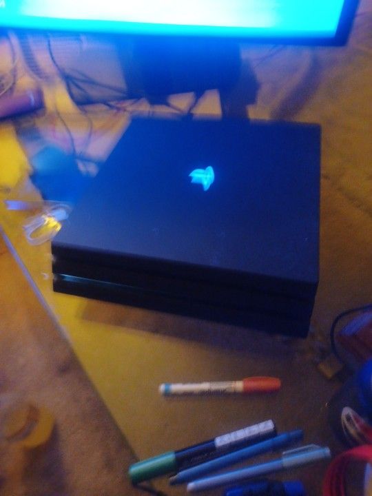 Ps4 TB With Control And 32in Samsung Tv