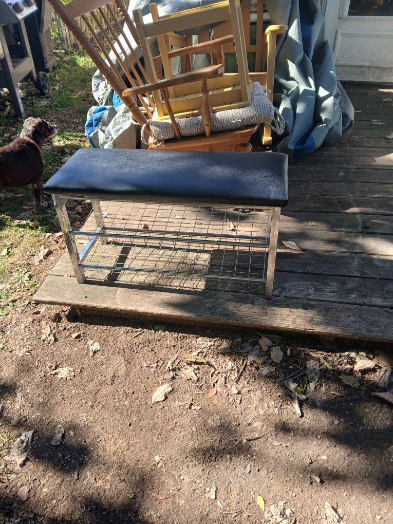 Metal And Soft Leather Bench With 2 Racks On The Bottom For Shoes 