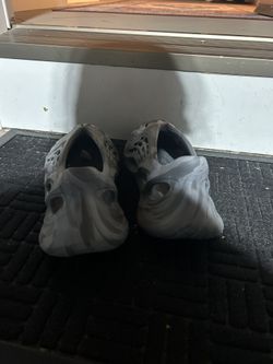 2 Pairs of Roam Runners