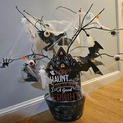 Spooky Halloween tree