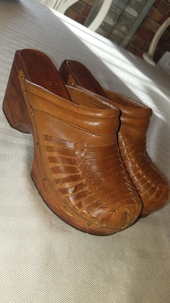 Vintage leather clogs! Ladies 7B