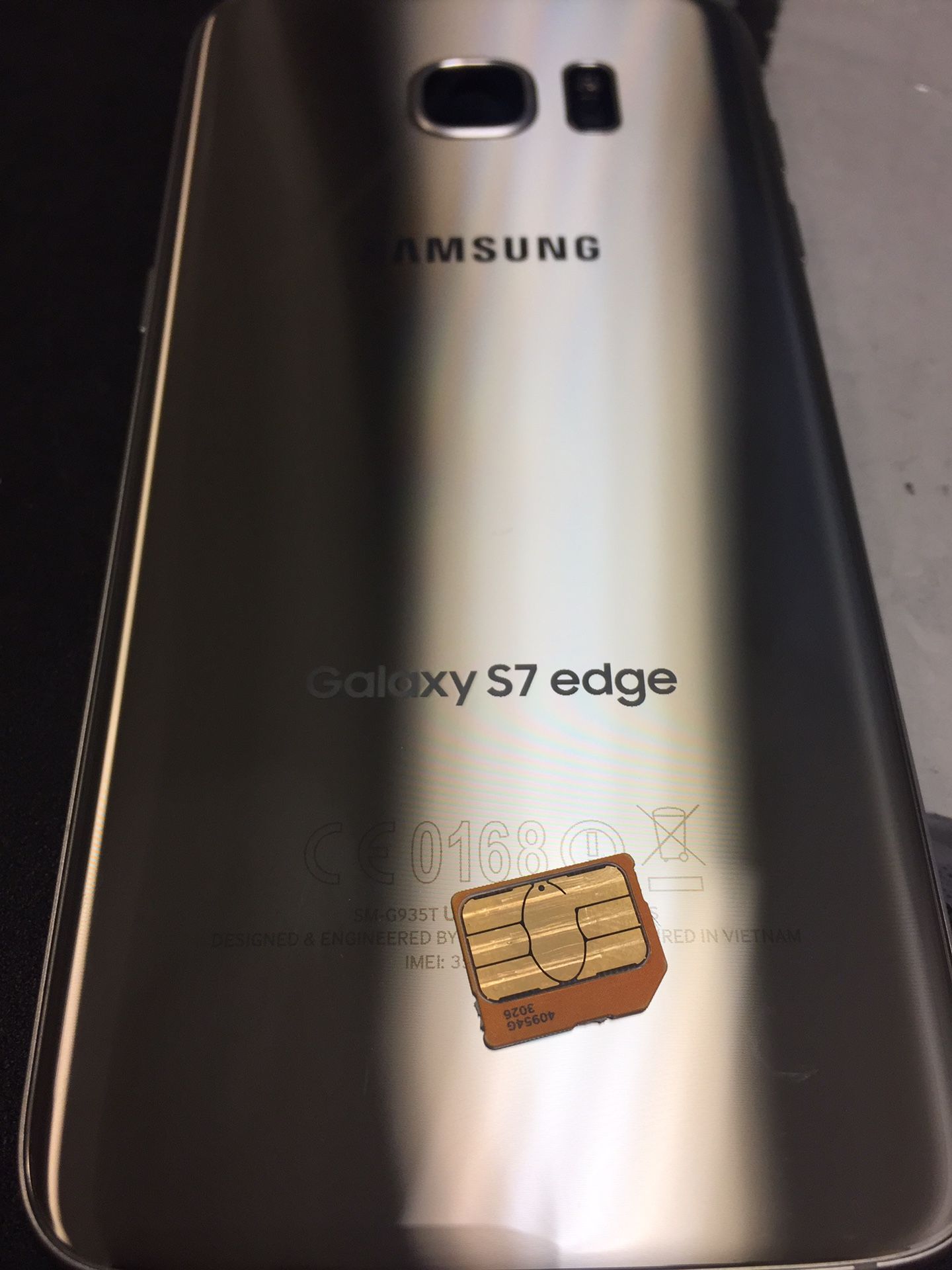 Samsung Galaxy S7 edge unlocked with charger