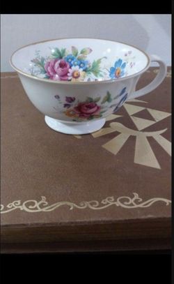 ROYAL GRAFTON FINE BONE ENGLAND PORCELAIN TEA CUP